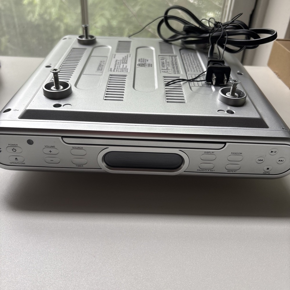 GPX MP3-Ready Under Cabinet CD/Radio KC232S Player Kitchen Radio Clock No Remote